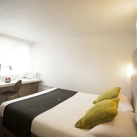 Hotel Campanile Sud - Dammarie Les Lys 3*