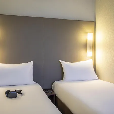 Hotel Campanile Sud - Dammarie Les Lys 3*