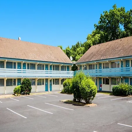 Hotel Campanile Sud - Dammarie Les Lys 3*
